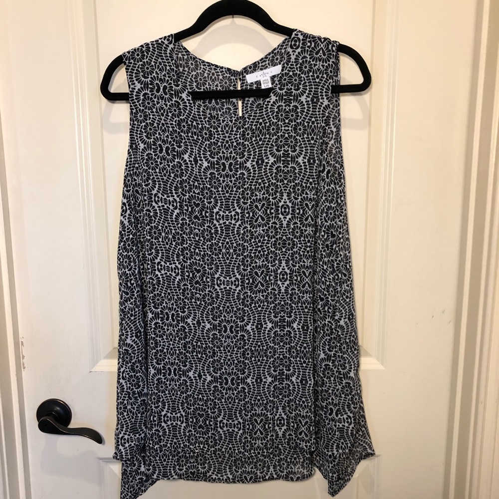 Loose flowy long black and white tank